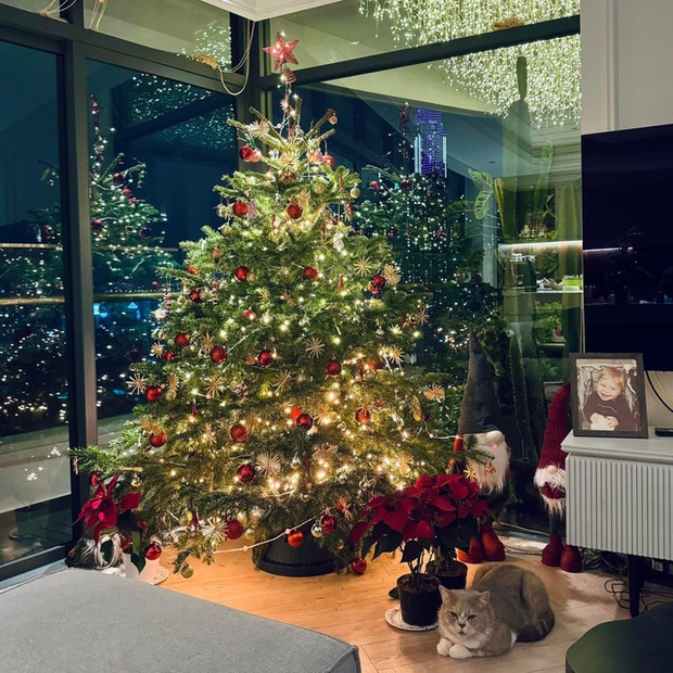 Minh Tú nồng nàn hôn người yêu, hé lộ điều kéo lòng gia đình chồng