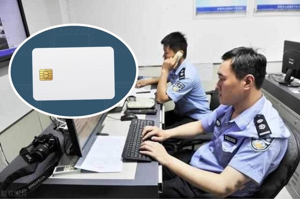 Người đàn ông dùng thẻ ATM trắng đi rút tiền, cảnh sát giăng bẫy, thành công triệt phá đường dây lừa đảo xuyên biên giới 385 tội phạm sừng sỏ - Ảnh 1.