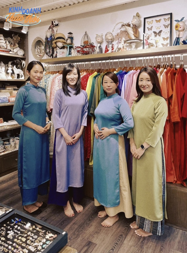 Nhiều cửa hàng may đo áo dài Tết năm nay “kín lịch” trước dịp lễ Giáng Sinh, khách Hàn, Nhật đặt đơn liên tục - Ảnh 4.