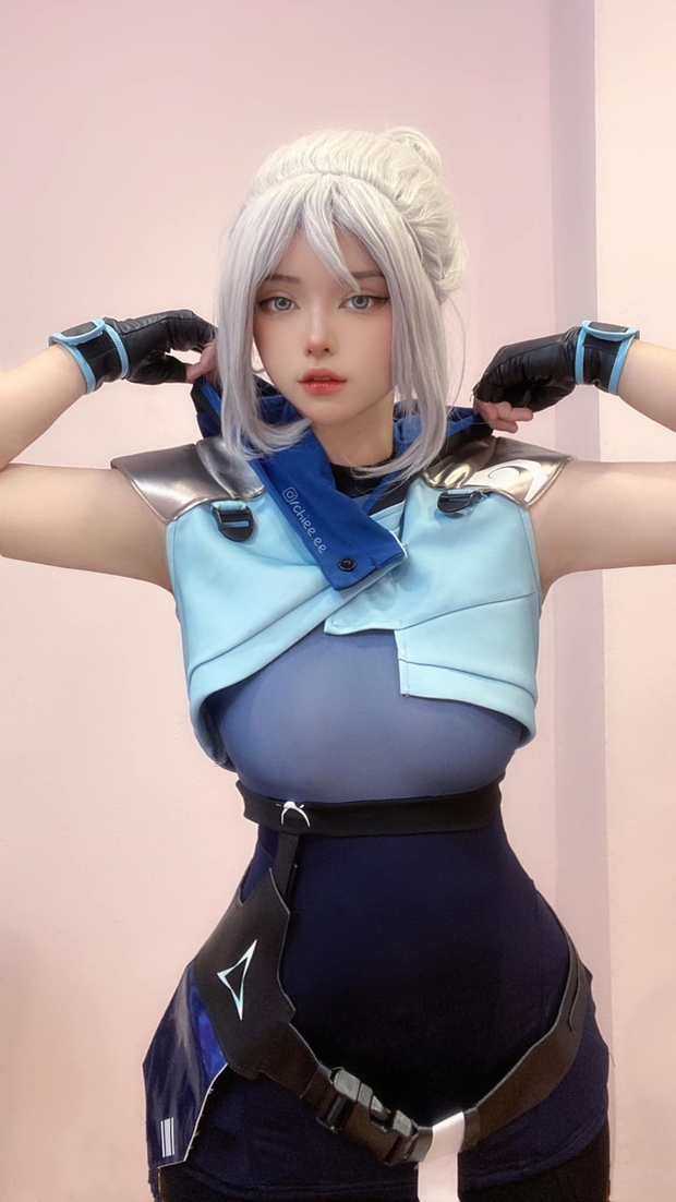 Vào vai Ahri, gái xinh bùng nổ tương tác, danh tính tưởng xa lạ hoá ra Thánh nữ cosplay - Ảnh 4.