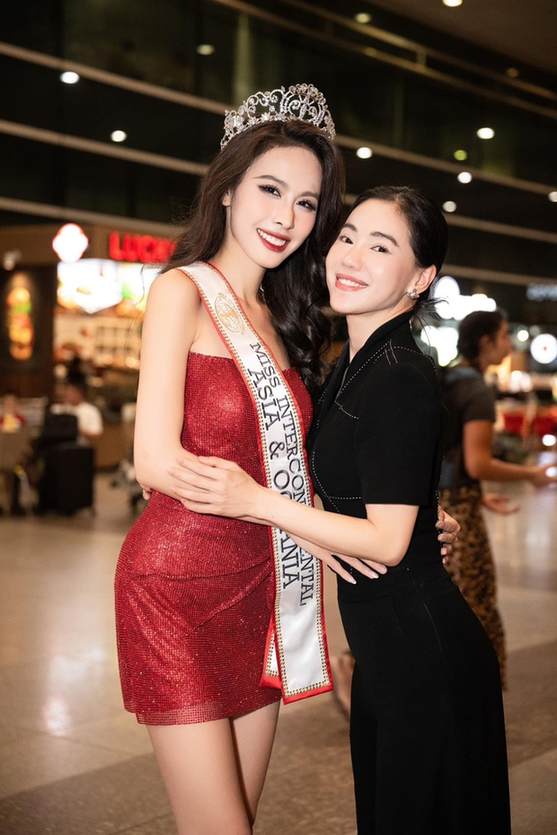 Ngọc Hằng về nước sau thành tích Á hậu 2 Miss Intercontinental 2023, Minh Kiên ra đón và gây chú ý vì điều này - Ảnh 6.