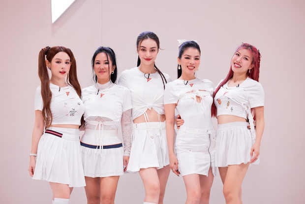 Chị đẹp quên sốt, nỗ lực tập luyện cho màn trình diễn tuyệt vời