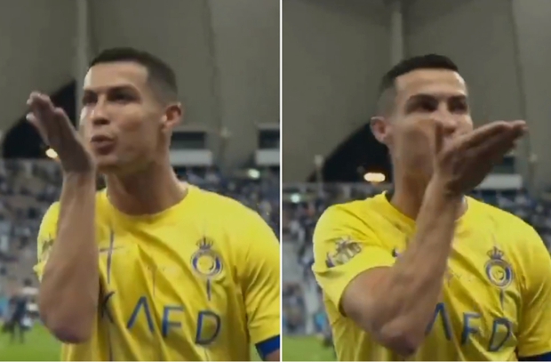 Cách Ronaldo phản ứng bất ngờ trước sự không ngừng hô tên Messi từ fan đối thủ