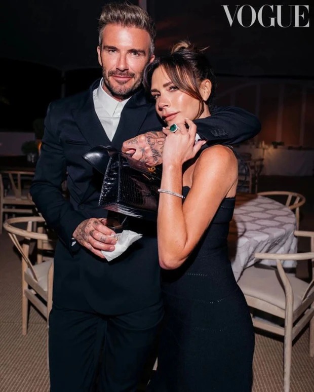 Clip nhạy cảm đăng của Victoria gây bất ngờ, đưa David Beckham vào tình huống ngượng ngùng