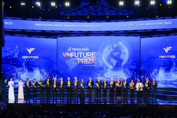 Toàn cảnh Lễ trao giải VinFuture 2023 - giải thưởng Khoa học công nghệ lớn nhất hành tinh - Ảnh 8.