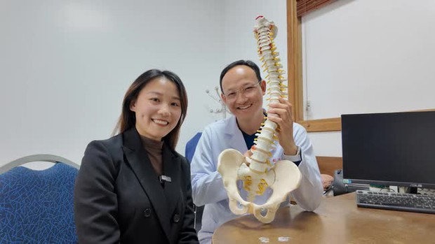 Nguyên nhân tăng cao số người trẻ bị thoát vị đĩa đệm hằng ngày: Bác sĩ chia sẻ thói quen gây hại