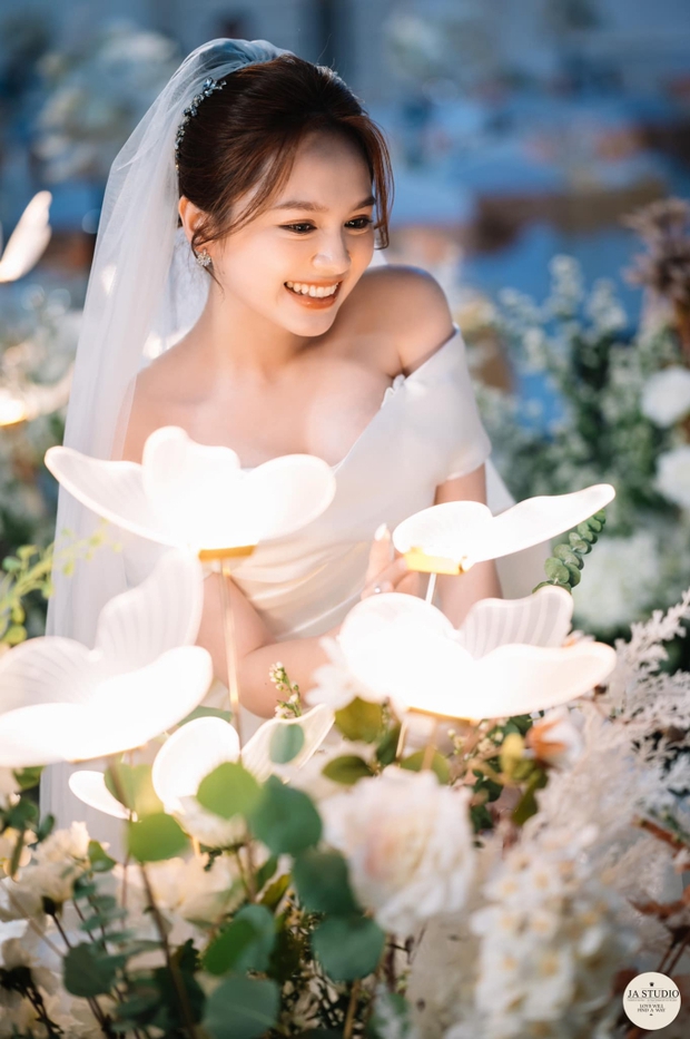 Top các cô dâu gây bão mạng, khiến hội ăn cưới online tan chảy với loạt khoảnh khắc xinh đẹp hút hồn - Ảnh 4.
