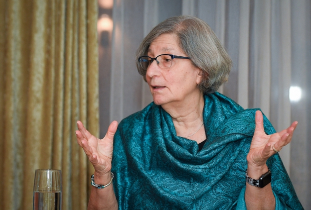 Nữ GS vừa nhận giải thưởng hơn 12 tỷ của VinFuture: Làm khoa học, đừng bao giờ suy nghĩ ở một ranh giới hữu hạn - Ảnh 2.