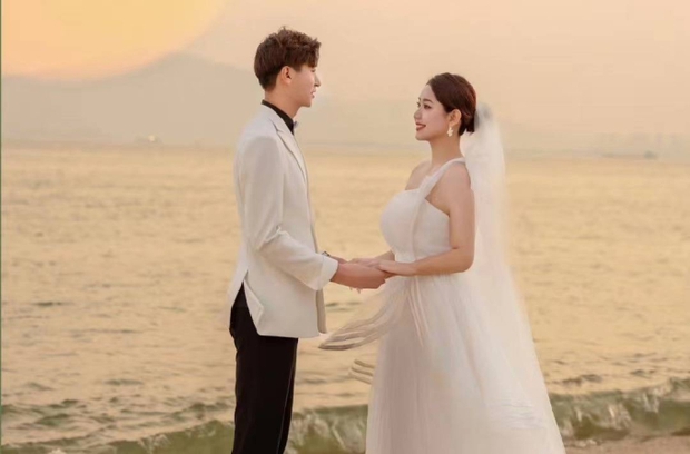 Nữ vận động viên bóng chuyền 1m89 vui mừng bước vào hôn nhân, chú rể 'gây sốt' với danh tính và chiều cao