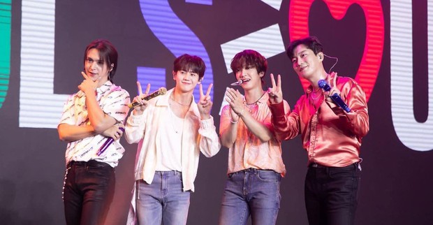 Nghệ sĩ Hàn thất vọng trước việc bị hủy show Giáng sinh tại Mỹ Đình, fans tiếc nuối chia sẻ