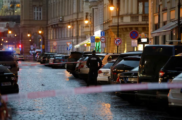 Xả súng kinh hoàng trong trường đại học ở Séc, ít nhất 15 người chết - Ảnh 2.