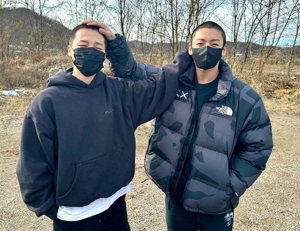 Ảnh hiếm của Jimin và Jungkook (BTS) trong quân đội: Chỉ lộ mỗi đôi mắt đã đủ gây sốt mạng