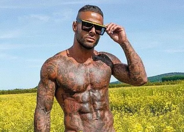 Cơ bắp siêu hấp dẫn của siêu sao bóng đá: Ronaldo vẫn không thể vượt mặt đồng đội vô danh