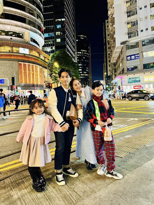 Phan Hiển và Khánh Thi tạo nên câu chuyện tình ngọt ngào trên đường phố Hồng Kông