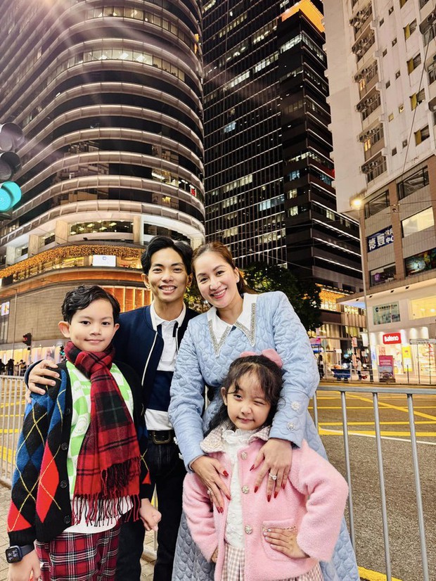 Phan Hiển và Khánh Thi tạo nên câu chuyện tình ngọt ngào trên đường phố Hồng Kông