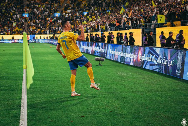 Ronaldo lộng lẫy, gia tăng thành công đáng kinh ngạc vào tuổi 38