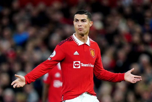 Cảnh báo: Tình trạng đáng buồn tại dự án 830 tỉ của Ronaldo: Cầu thang gỉ sét, trần nhà bong tróc nghiêm trọng