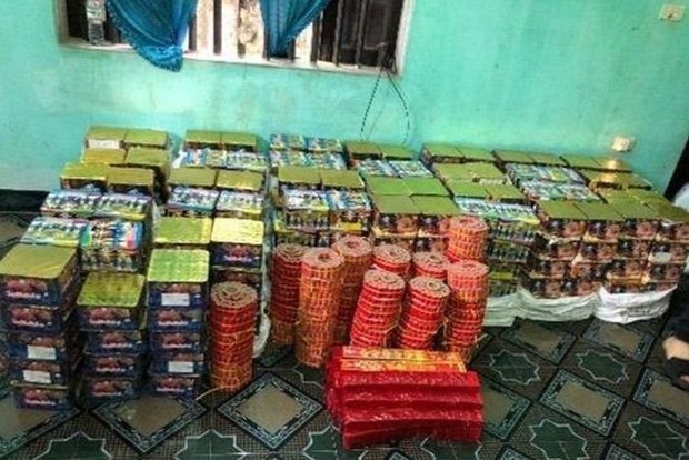 Triệt phá đường dây buôn lậu hơn 800kg pháo nổ - Ảnh 1.