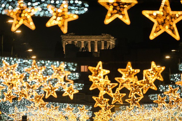 Rộn ràng Giáng sinh trên khắp thế giới: Đường phố sáng rực tạo nên không khí lễ hội đầy kỳ diệu và hy vọng - Ảnh 17.