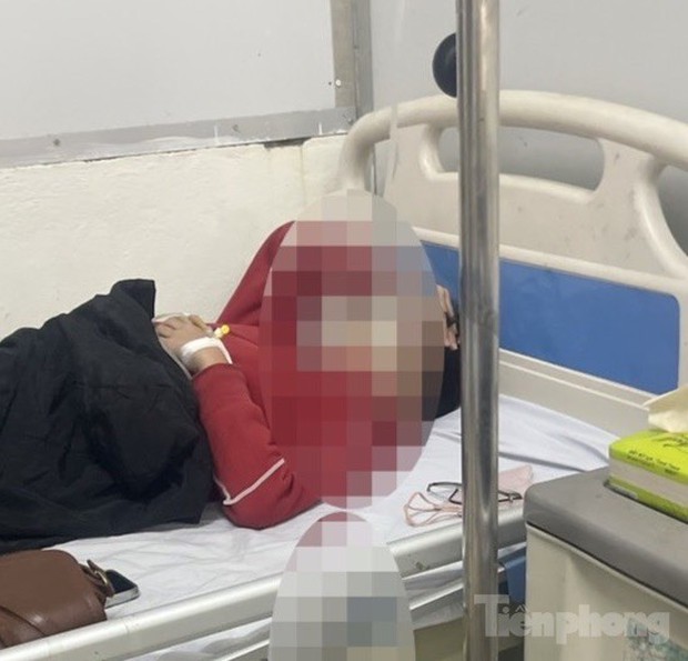 Nhiều học sinh đau bụng sau bữa trưa phải nhập viện ở Thanh Hoá: Nhà trường, phường báo cáo số liệu không đúng - Ảnh 6.