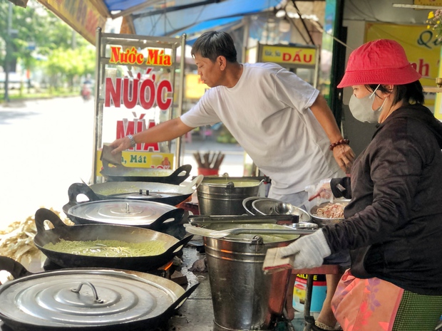 Tiệm bánh xèo hot nhất lúc này tại TP.HCM bởi đầu bếp mới 12 tuổi và hoàn cảnh khiến nhiều người cảm mến - Ảnh 5.