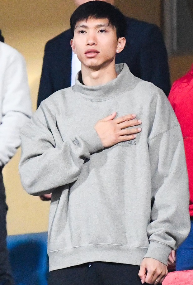 Đoàn Văn Hậu và Doãn Hải My xuất hiện cùng nhau tại sự kiện bóng đá, gieo tin vui giữa dư luận