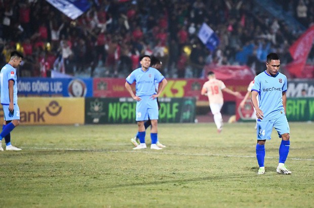 Quang Hải lập công trước ngày đám cưới cùng Chu Thanh Huyền