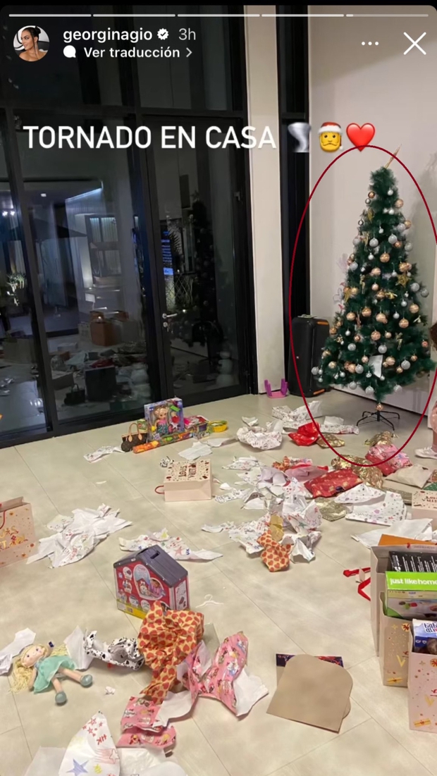 Bạn gái Ronaldo chia sẻ hình ảnh nhà đón Giáng sinh, gây tranh cãi vì một điểm bất ngờ