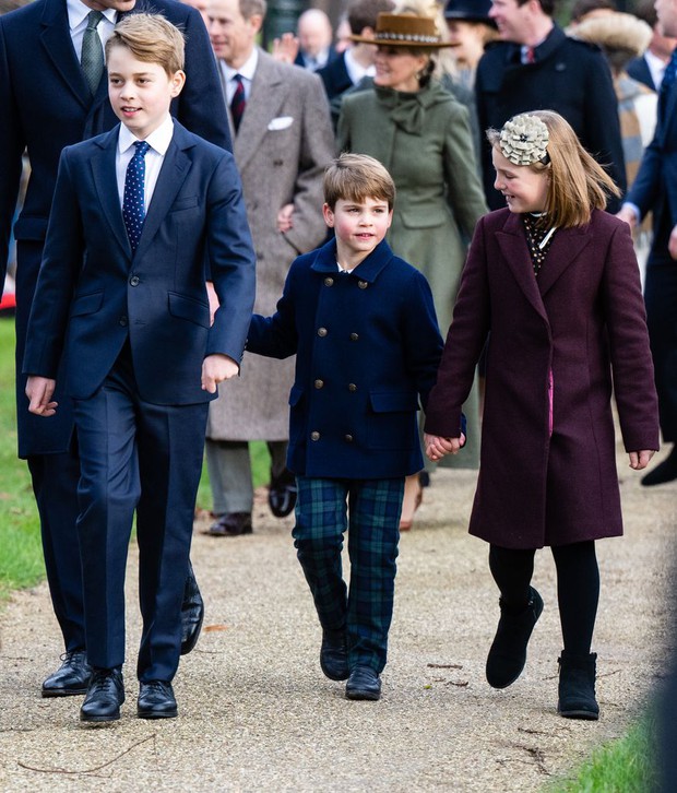 Gia đình Hoàng gia Anh tụ họp dịp lễ Giáng sinh, khoảnh khắc các nhóc tỳ hoàng gia xuất hiện đáng yêu đến lịm tim - Ảnh 7.