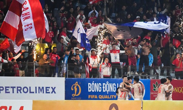 Quang Hải lập công trước ngày đám cưới cùng Chu Thanh Huyền