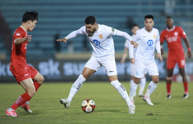 Nam Định thống trị Thể Công Viettel, soán ngôi đầu Night Wolf V-League 2023/24