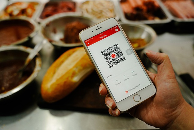 Cũng là chuyển khoản, nhưng vì sao giới trẻ chuộng QR code? - Ảnh 1.