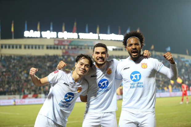 Nam Định thống trị Thể Công Viettel, soán ngôi đầu Night Wolf V-League 2023/24