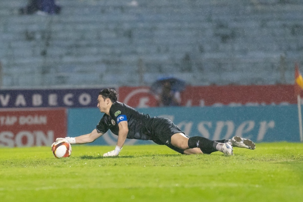 HLV Troussier gặp nhiều khó khăn trước Asian Cup 2023