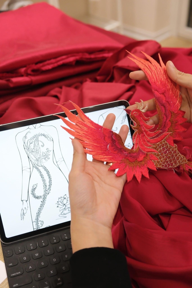 Hai cầu thủ Việt Nam Quang Hải và Chu Thanh Huyền chia sẻ về áo dài ăn hỏi