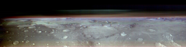 Cảnh chưa từng thấy trên sao Hỏa trong bức ảnh NASA mất 3 tháng để chụp lại - Ảnh 1.