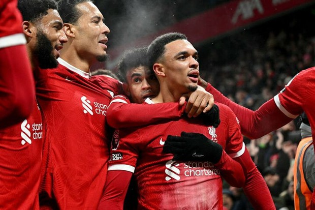 Liverpool giành chiến thắng kịch tính trước Fulham
