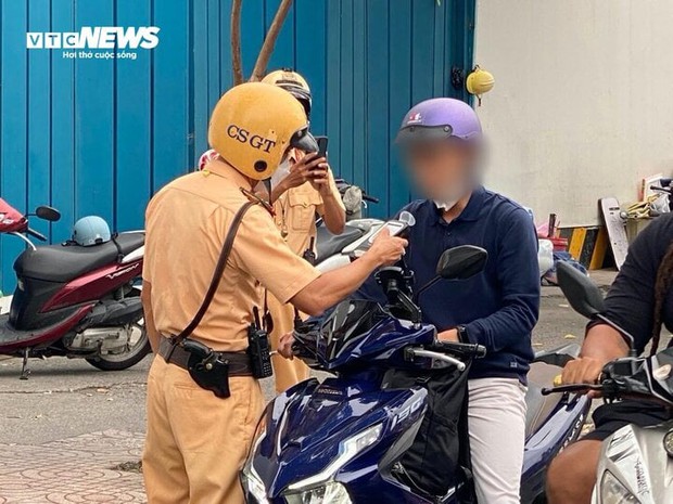 Điều chỉnh phương án kiểm tra nồng độ cồn ở TP.HCM - Ảnh 1.