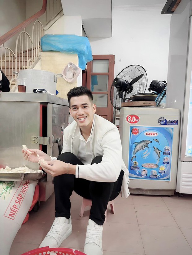 Tiền đạo ĐT Việt Nam gây ấn tượng với hoạt động từ thiện trước khi lên tuyển, nhận được sự khen ngợi từ cộng đồng