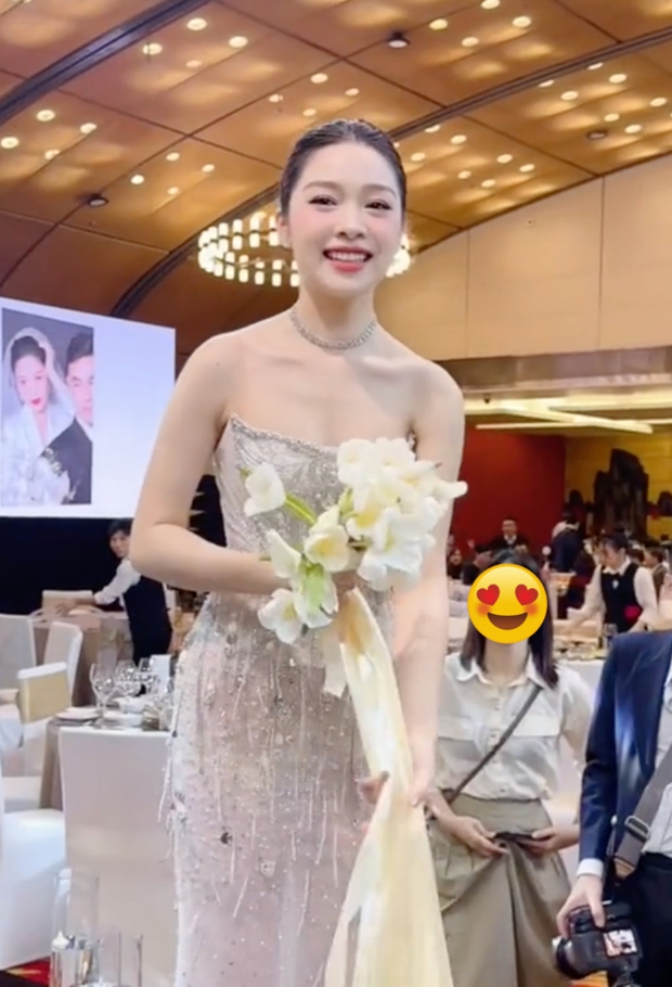 Hoa hậu Ngọc Hân dự đám cưới cô dâu từng được cầu hôn bằng 200 flycam gây "chấn động", tiết lộ có chồng vẫn thích giật hoa cưới- Ảnh 2.