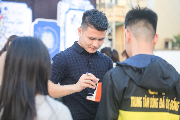 Quang Hải chuẩn bị sôi nổi trước ngày cưới Chu Thanh Huyền, đón khách cháu gái tràn đầy nhịp sống