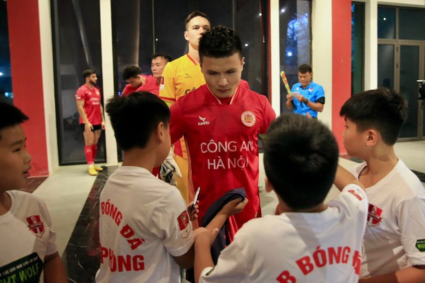 Đánh đầu lập công của Quang Hải không đủ, CAHN thua trận trước Hải Phòng