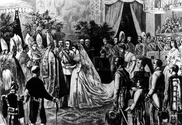 Bí ẩn chiếc váy cưới thất lạc 179 năm của vị hoàng hậu nổi loạn nhất Châu Âu, được săn lùng suốt 2 thế kỷ - Ảnh 1.