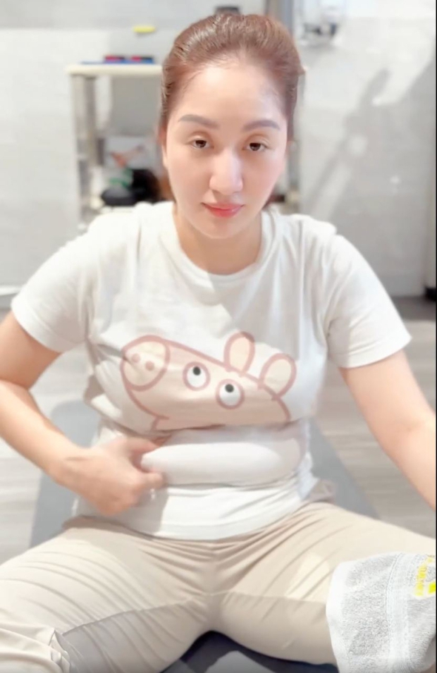 Khánh Thi hưởng sự giúp đỡ từ Phan Hiển để giảm cân sau sinh