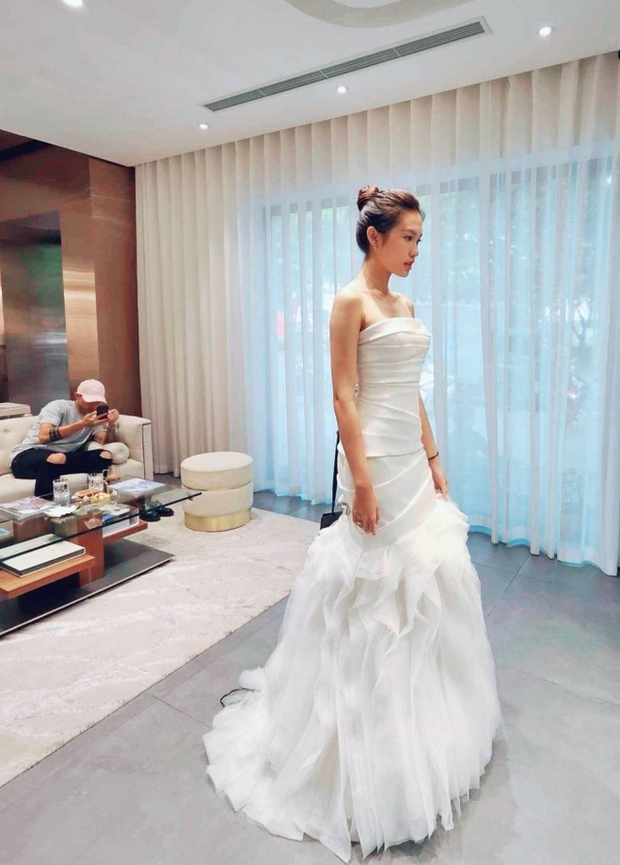 Du lịch Singapore: Đoàn Văn Hậu khiến fan bất ngờ với hành động sau lưng Doãn Hải My