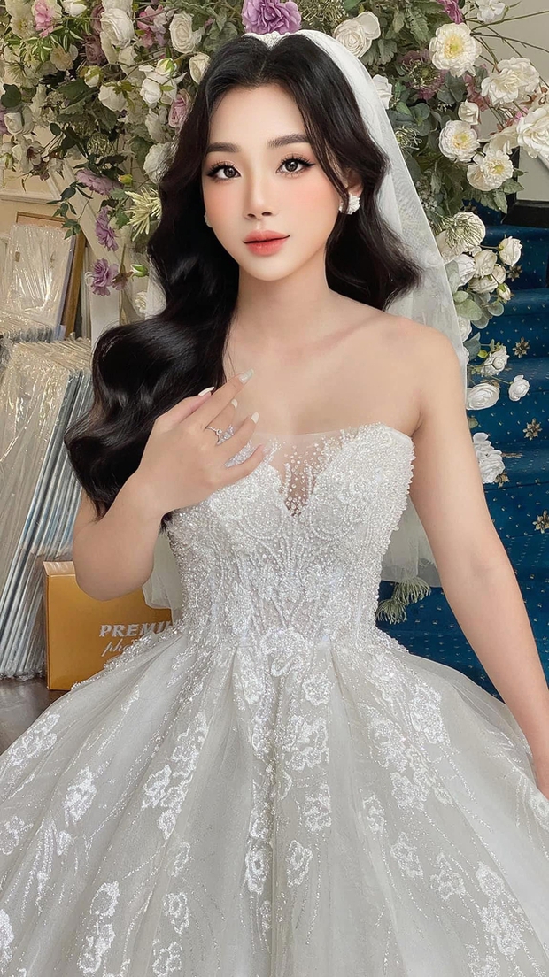 Ngôi sao mới nổi của ĐT Việt Nam vừa đổi vợ, đám cưới giản dị không xa hoa như Đoàn Văn Hậu