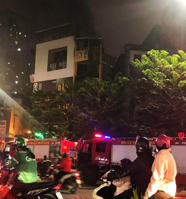 Hà Nội: Xảy ra cháy tại hàng bún đậu trên phố Minh Khai - Ảnh 1.