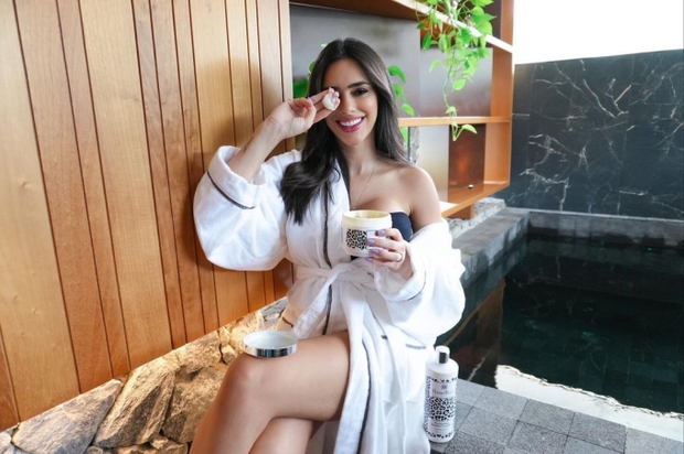 Bạn gãi cũ của Neymar thăng hạng nhan sắc sau khi chia tay vẫn rạng rỡ