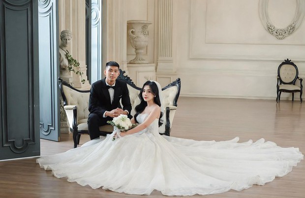 Ngôi sao mới nổi của ĐT Việt Nam vừa đổi vợ, đám cưới giản dị không xa hoa như Đoàn Văn Hậu