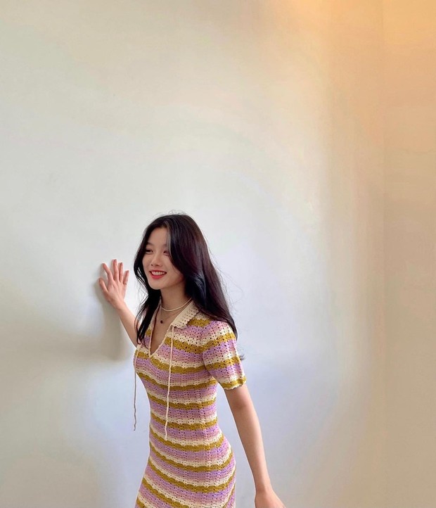 Style đời thường của Kim Yoo Jung: Sành điệu, sang xịn, xứng làm sách mẫu mặc đẹp cho các chị em - Ảnh 5.